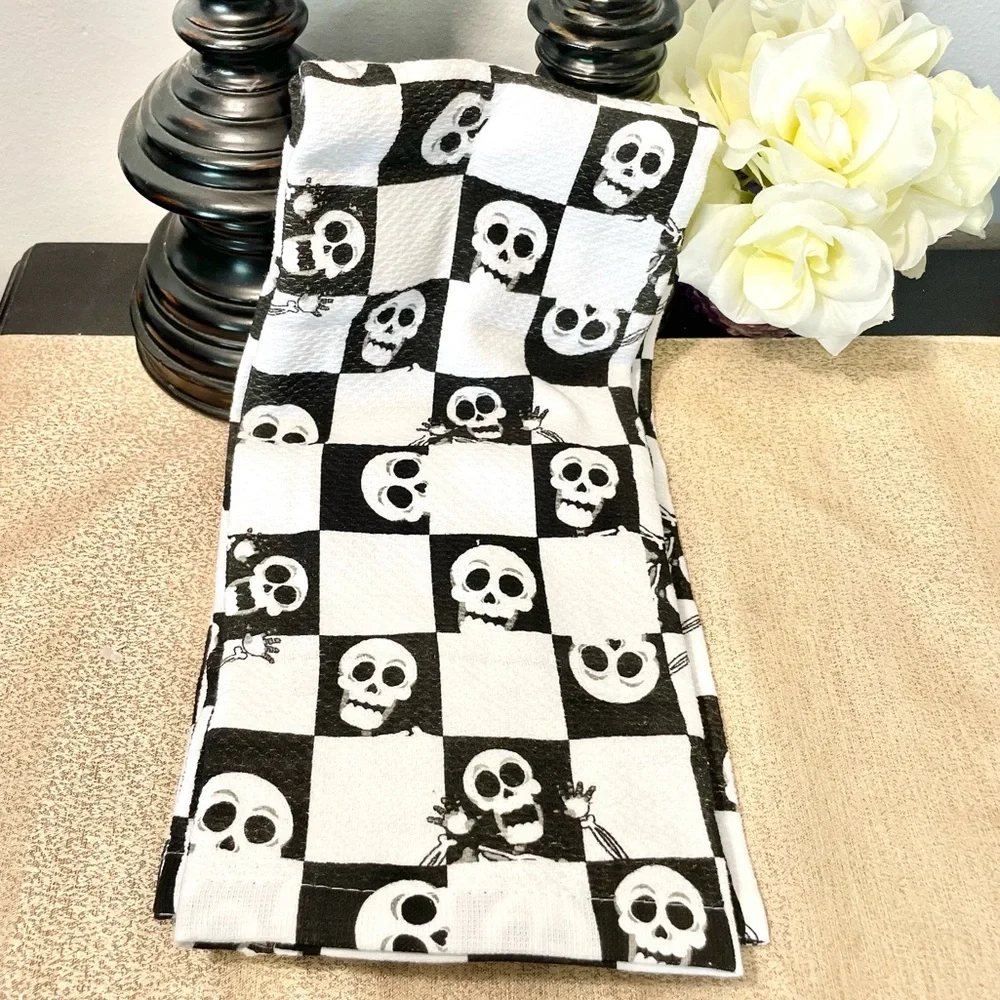 NWT Set of 2 Skeleton/Skulls Kitchen Towels